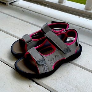 OUTDOOR HIKING STRAPPY SANDALS
